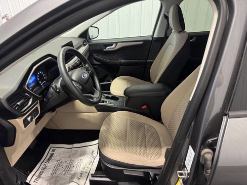 Used 2021 Ford Escape SE image 9
