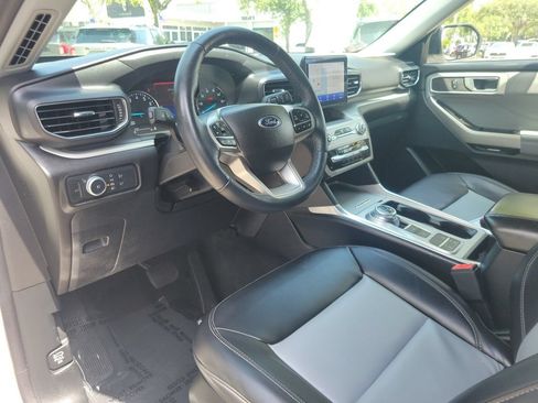 Used 2022 Ford Explorer XLT w/ Equipment Group 202A RWD image 14