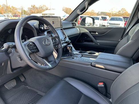 Used 2024 Lexus LX 600 4WD w/ Luxury Package image 33