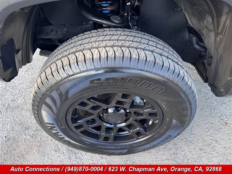 Used 2018 Toyota Tacoma TRD Off-Road w/ Technology Package AWD/4WD image 35