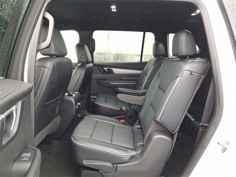 Certified 2025 Buick Enclave Preferred image 9