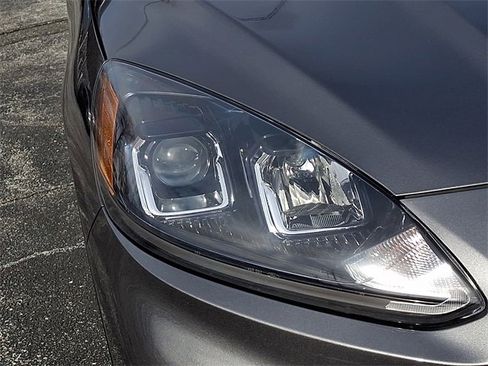 Used 2022 Ford Escape SE w/ Cold Weather Package image 9