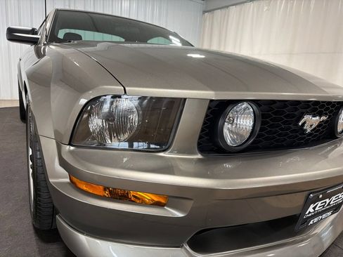 Used 2005 Ford Mustang GT RWD image 13