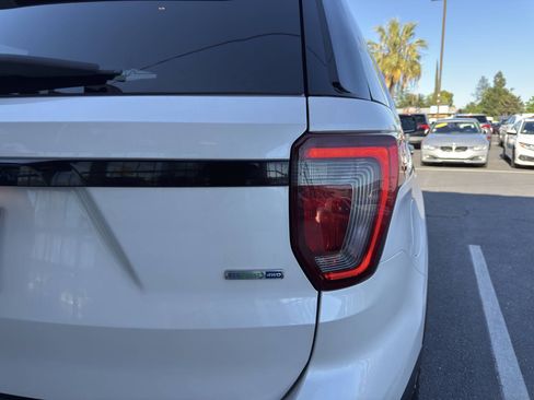 Used 2018 Ford Explorer Sport AWD/4WD image 29