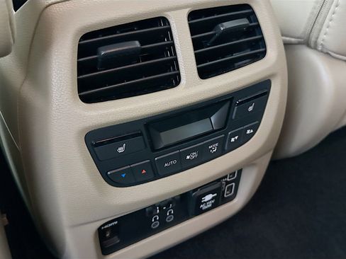 Used 2019 Honda Pilot Touring image 32