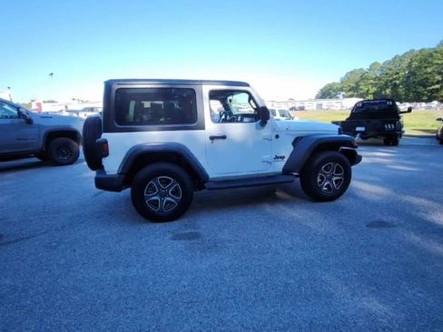 Used 2023 Jeep Wrangler Sport S image 5