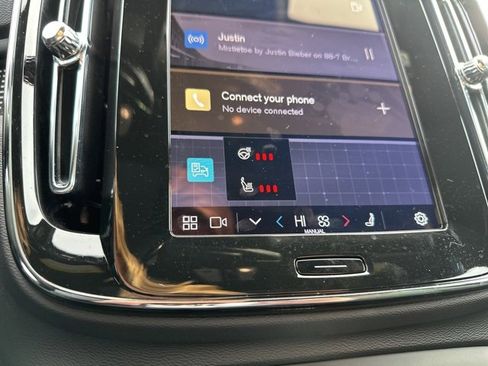 Certified 2025 Volvo XC40 B5 Plus image 29