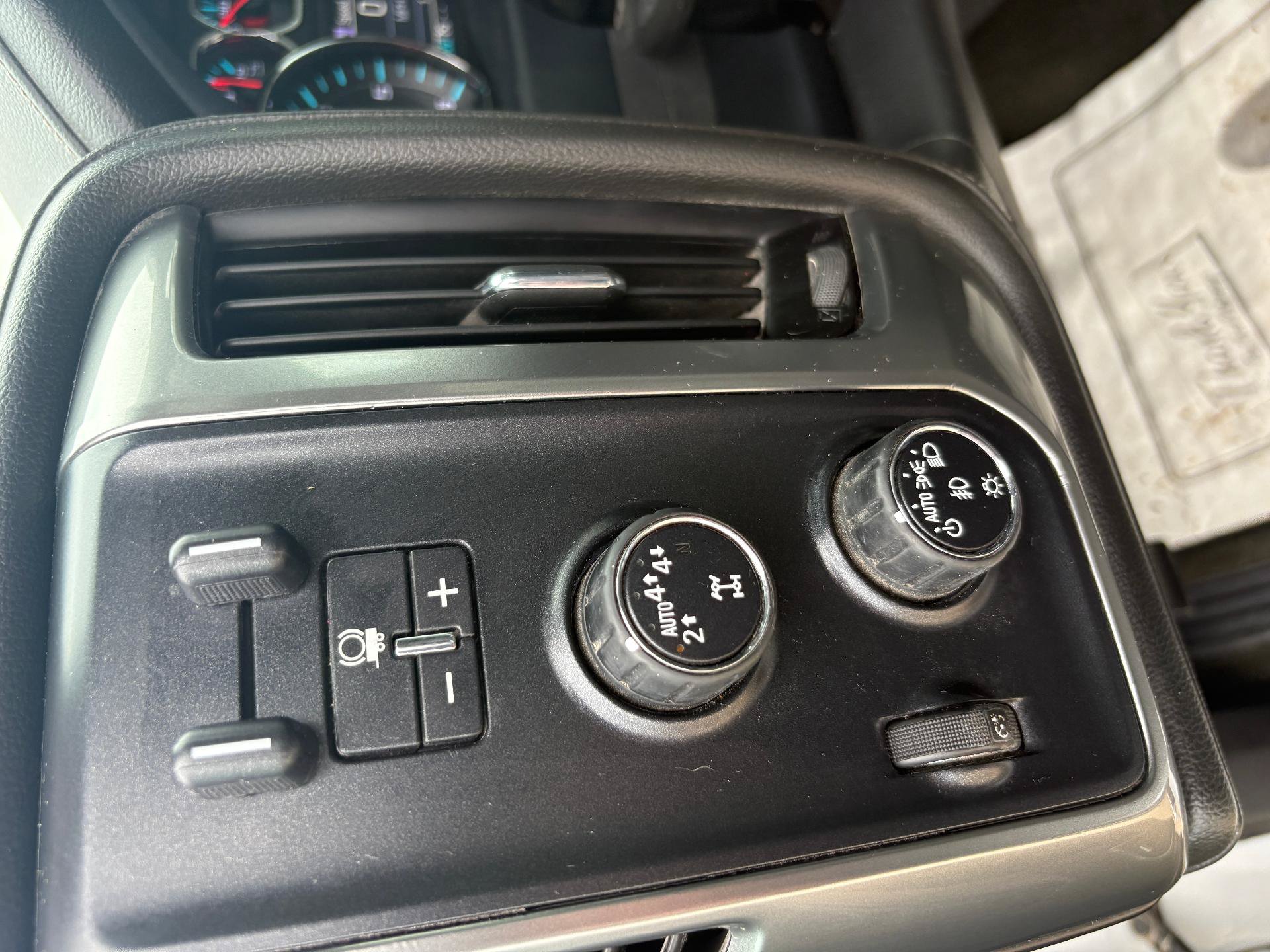 Used 2017 Chevrolet Silverado 1500 LTZ Z71 w/ LTZ Plus Package AWD/4WD image 23