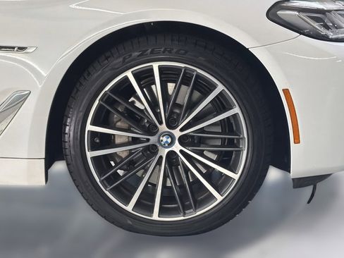 Used 2023 BMW 530e w/ Premium Package image 11