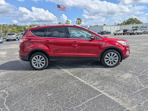 Used 2017 Ford Escape Titanium image 3