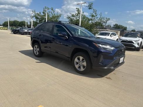 Used 2025 Toyota RAV4 XLE w/ Convenience Package FWD image 7