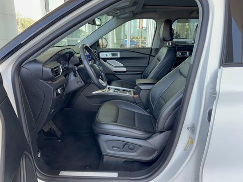Certified 2023 Ford Explorer Limited w/ Limited Technology Package image 11