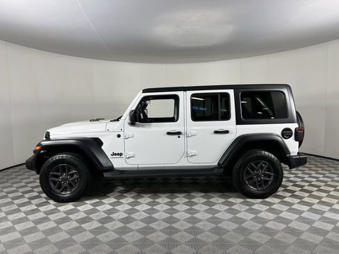 Used 2024 Jeep Wrangler Sport S image 10