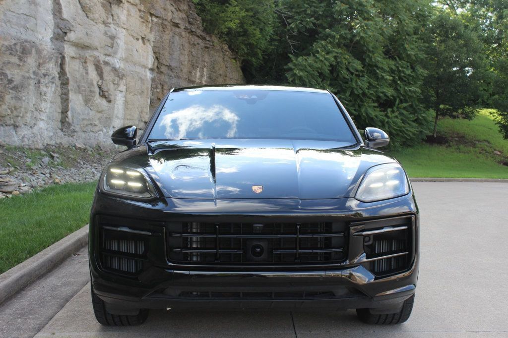 Used 2025 Porsche Cayenne Coupe AWD/4WD image 2