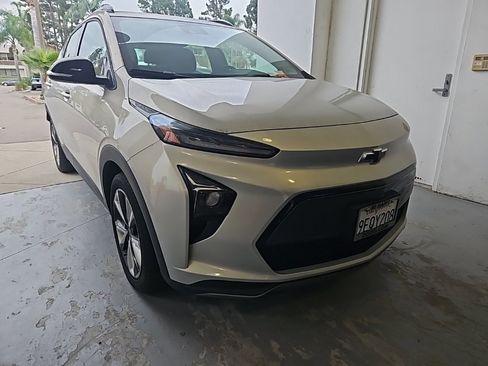 Used 2022 Chevrolet Bolt EUV LT w/ Convenience Package image 1