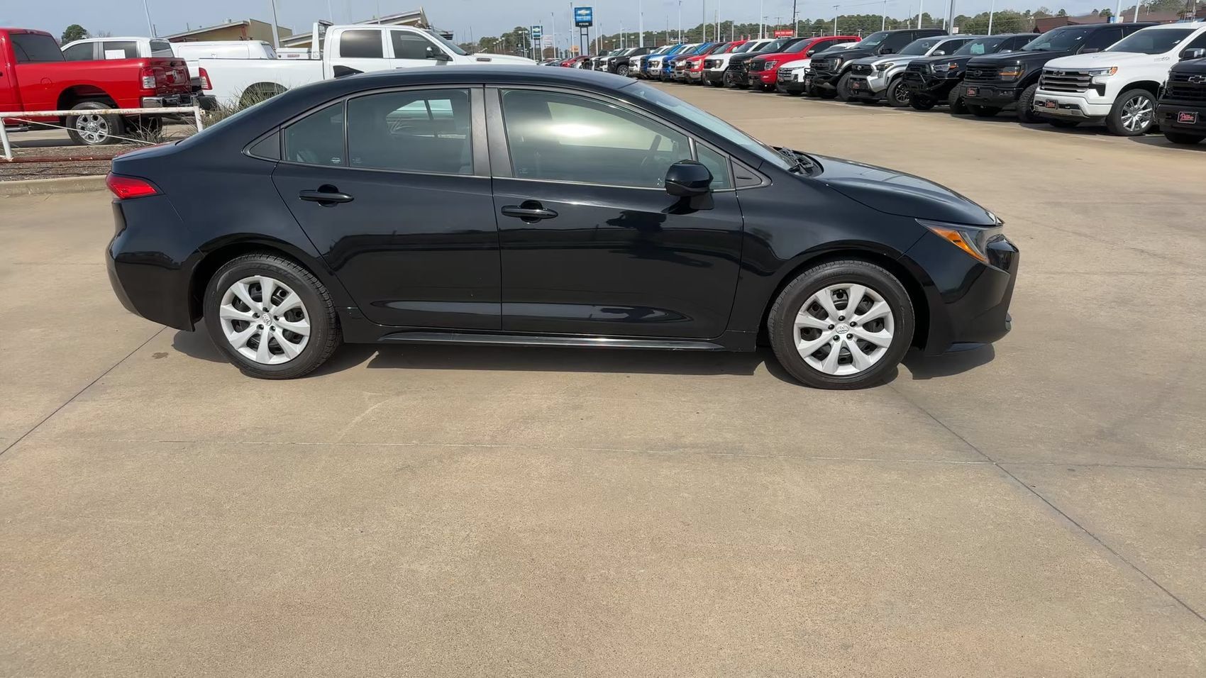 Used 2024 Toyota Corolla LE FWD image 2