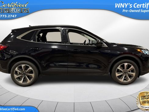 Used 2024 Ford Escape Platinum image 4