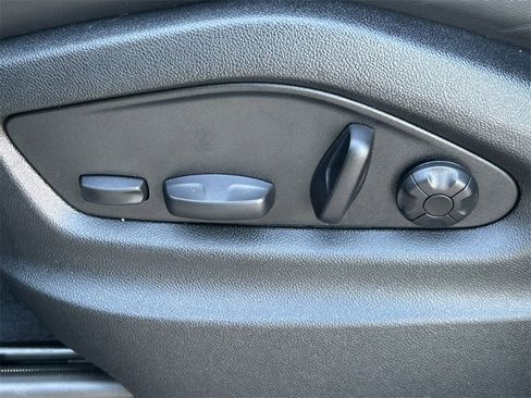 Used 2025 Porsche Cayenne GTS image 29