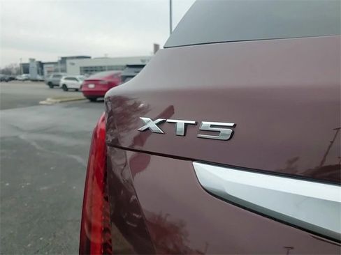 Certified 2022 Cadillac XT5 Premium Luxury image 5