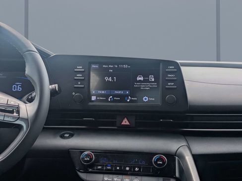 Used 2025 Hyundai Elantra Sport image 17