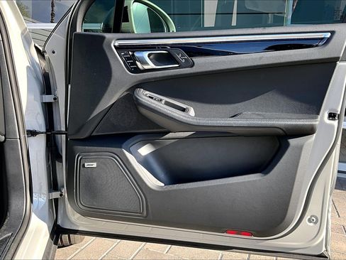 Used 2024 Porsche Macan image 24