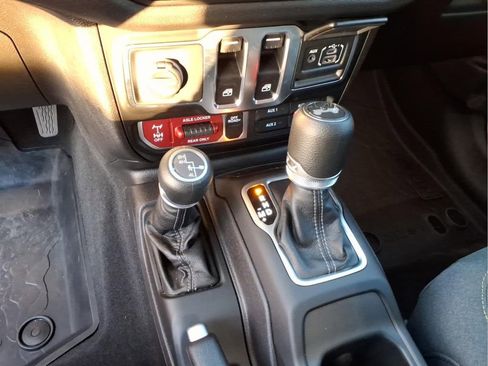 Used 2025 Jeep Wrangler Sport image 25