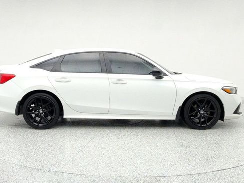 Used 2023 Honda Civic Sport image 4