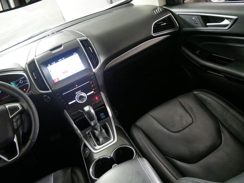 Used 2017 Ford Edge Titanium w/ Equipment Group 301A AWD/4WD image 11