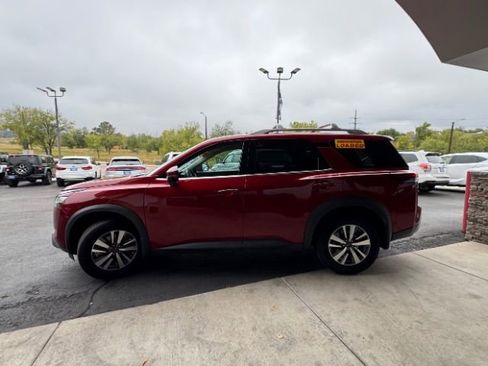 Used 2023 Nissan Pathfinder SL image 4