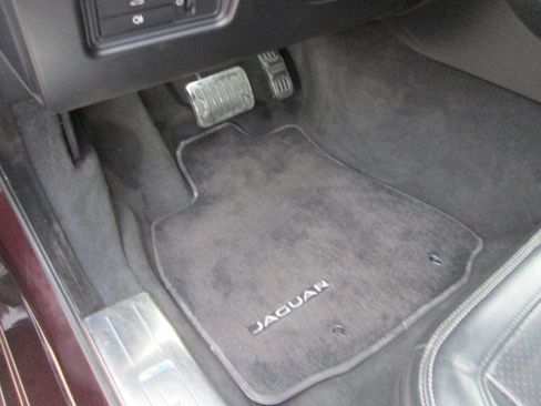 Used 2015 Jaguar XJ image 21