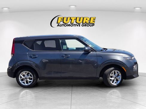 Used 2022 Kia Soul LX w/ Technology Package FWD image 3