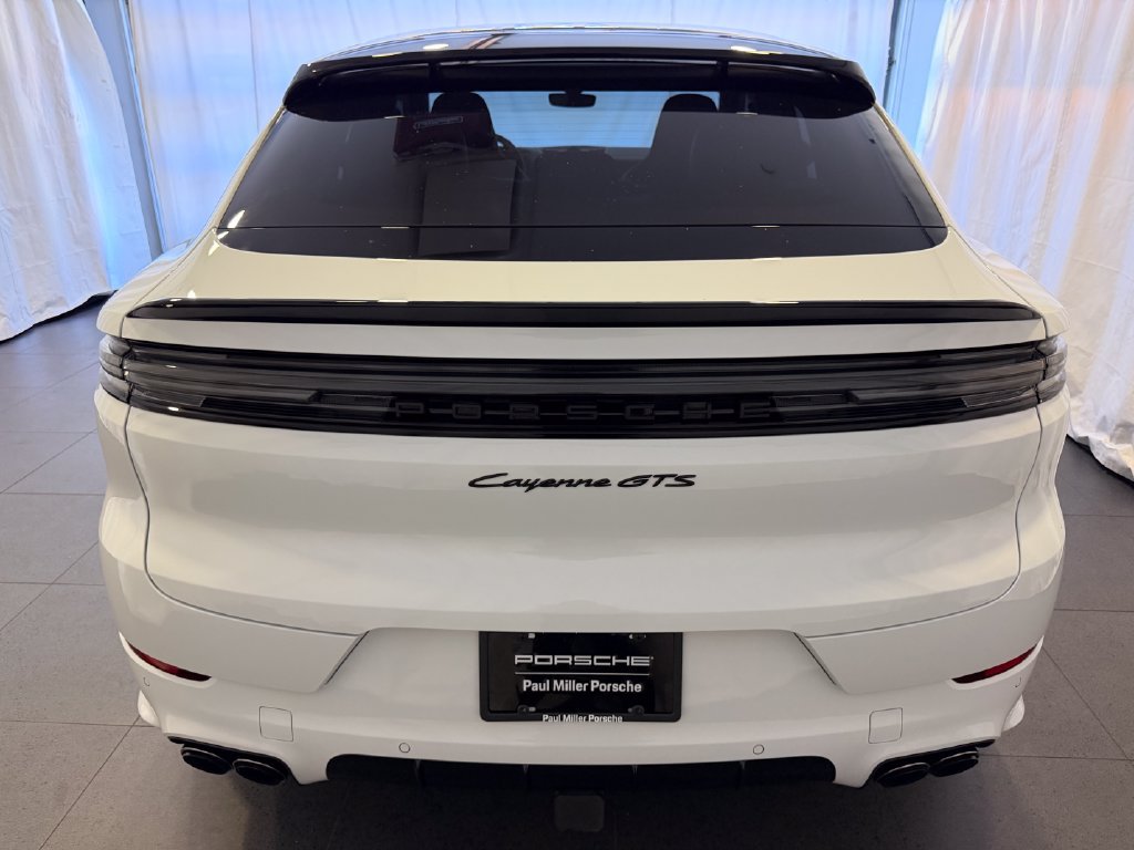 Used 2025 Porsche Cayenne GTS AWD/4WD image 8