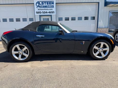 Used 2008 Pontiac Solstice Convertible w/ Preferred Package image 2