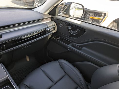 New 2025 Lincoln Aviator 2WD w/ Equipment Group 101A image 19