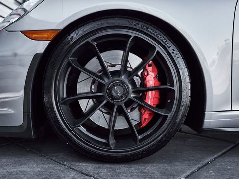 Used 2018 Porsche 911 GT3 w/ Sport Chrono Package RWD image 3