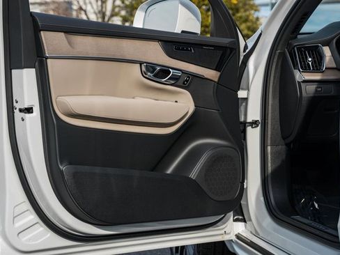 New 2026 Volvo XC90 B6 Ultra image 36