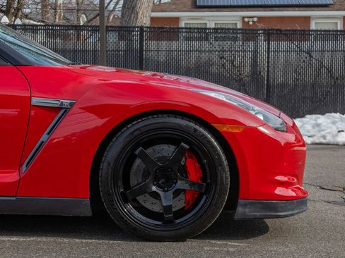 Used 2010 Nissan GT-R Premium image 21