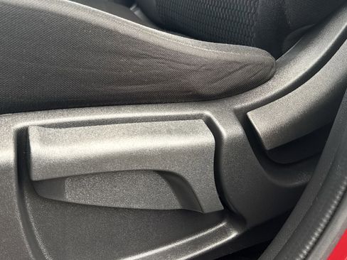 Used 2019 Nissan Rogue Sport S image 13