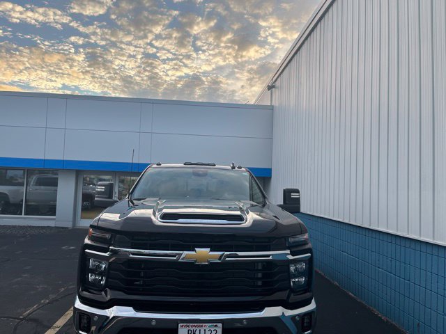 Used 2025 Chevrolet Silverado 2500 LT w/ All Star Edition AWD/4WD image 3