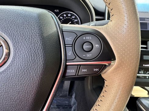 Used 2020 Toyota Avalon Limited image 23