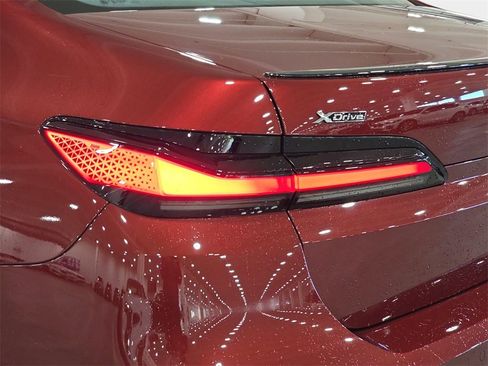 Used 2023 BMW 760i xDrive w/ Parking Assistance Package image 28