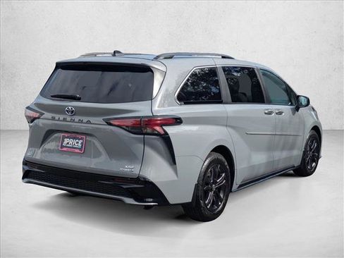 Used 2024 Toyota Sienna XSE image 5