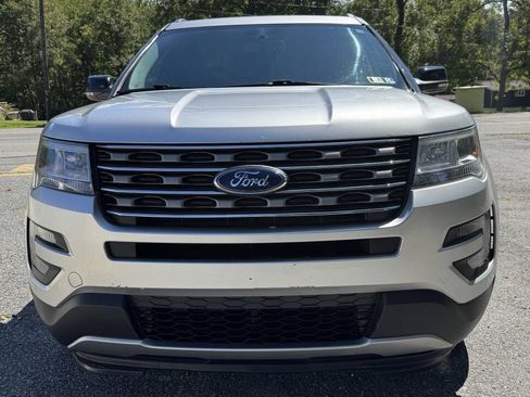 Used 2017 Ford Explorer XLT w/ Equipment Group 201A AWD/4WD image 4