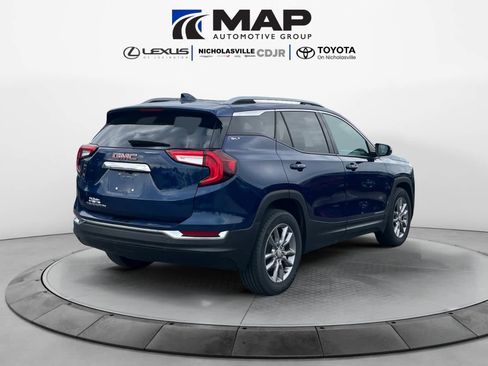Used 2022 GMC Terrain SLT w/ LPO, Floor Liner Package FWD image 5