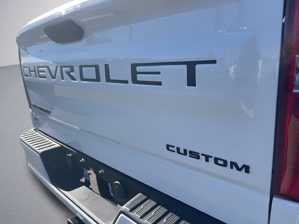 Used 2025 Chevrolet Silverado 1500 Custom w/ Turbomax Blackout Package AWD/4WD image 38