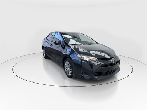 Used 2019 Toyota Corolla LE image 2