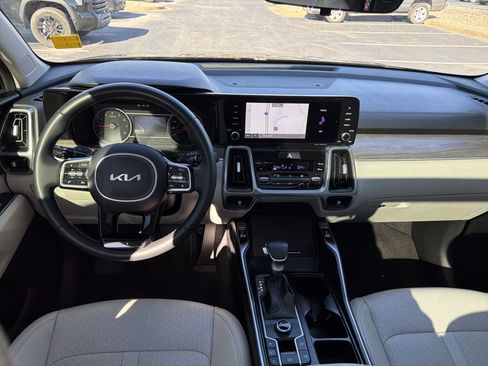 Used 2022 Kia Sorento EX w/ Panoramic Sunroof Package image 23