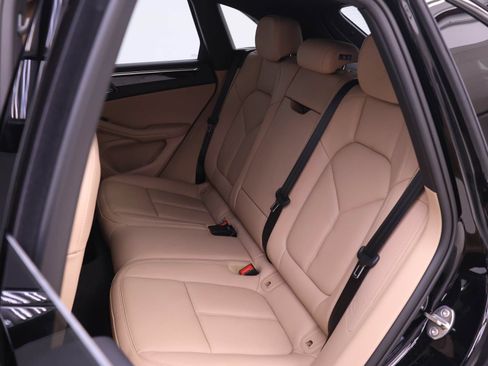 Used 2026 Porsche Macan AWD/4WD image 17