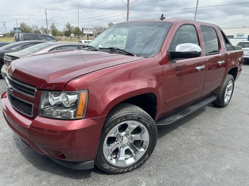 Used 2008 Chevrolet Avalanche LS image 3