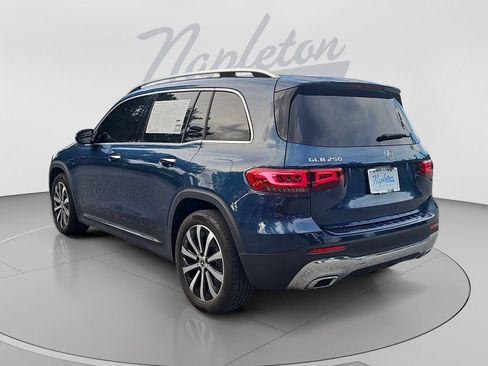 Used 2023 Mercedes-Benz GLB 250 4MATIC w/ Premium Package image 3